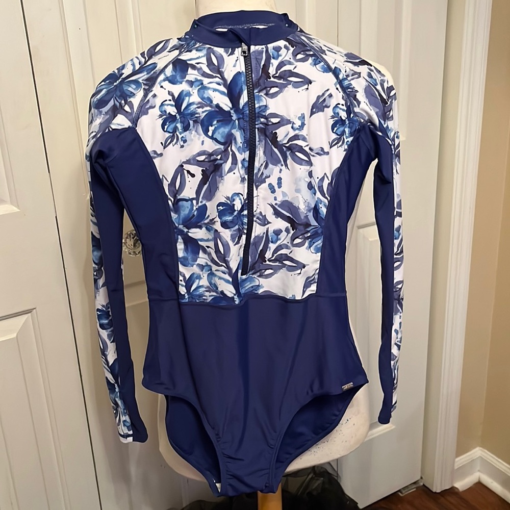 COPY - 🩱Never worn Long sleeve swimsuit Size 8